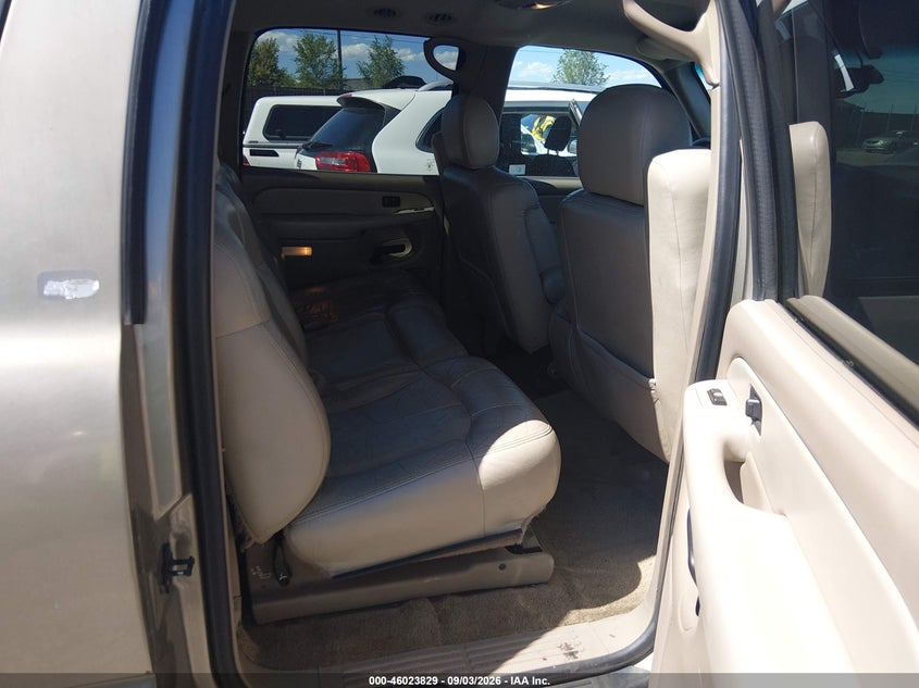 2001 CHEVROLET SUBURBAN 1500 auction photo 8