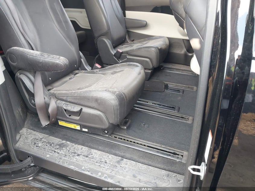 2024 KIA CARNIVAL MPV EX · Photo 8