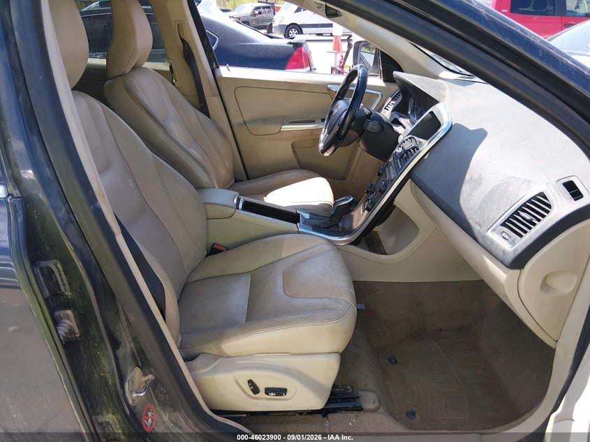 2015 VOLVO XC60 auction photo 5
