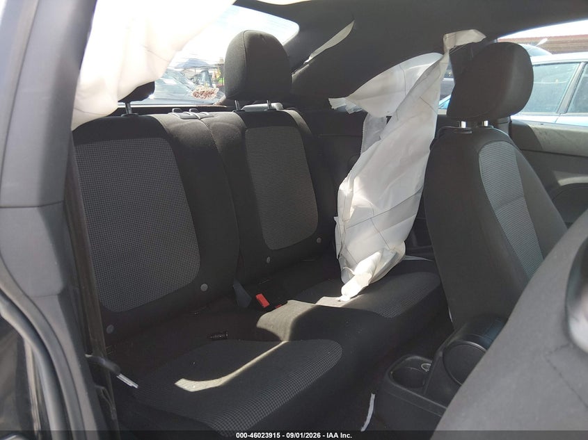 2019 VOLKSWAGEN BEETLE auction photo 8