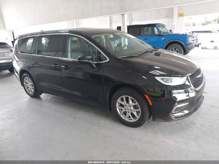 Vin: 2c4rc1bgxrr149064, lot: 46523409, chrysler pacifica touring l 2024 img_1
