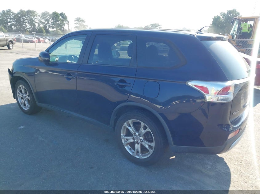 2015 MITSUBISHI OUTLANDER auction photo 3