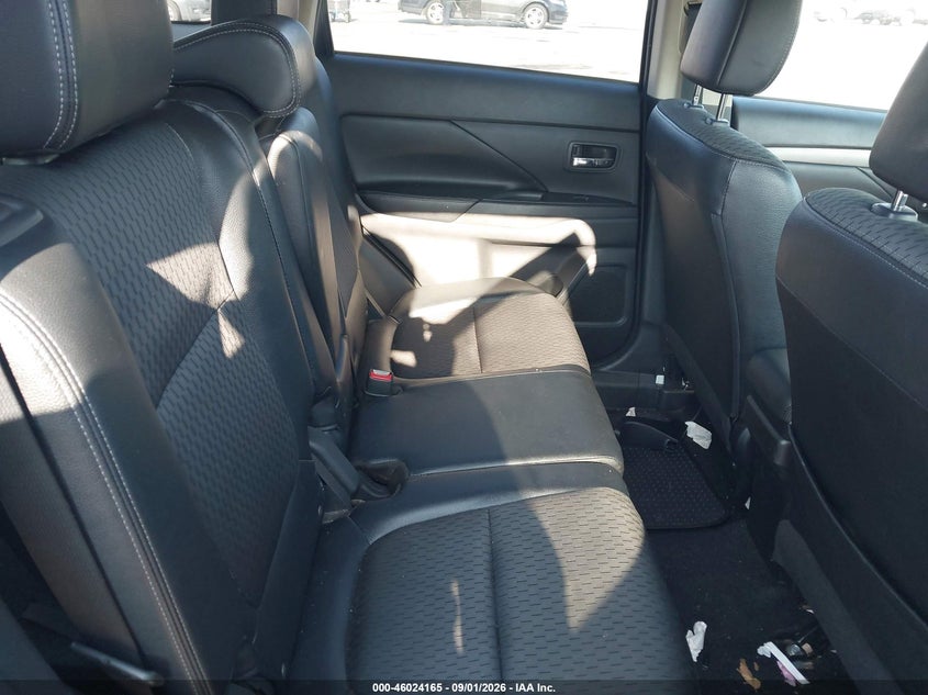 2015 MITSUBISHI OUTLANDER auction photo 8