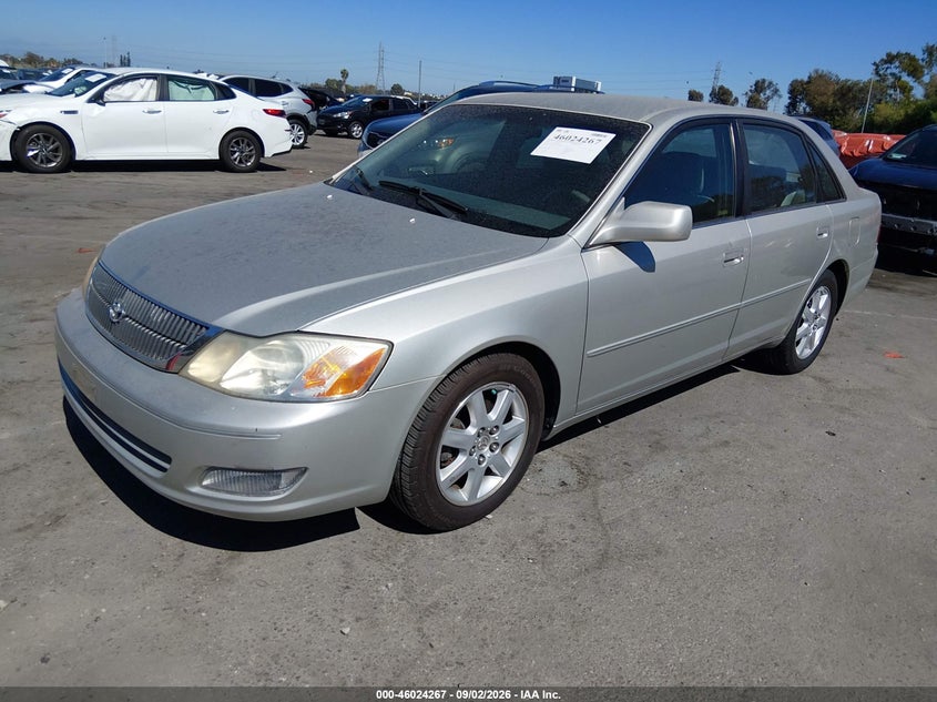 2000 TOYOTA AVALON auction photo 2
