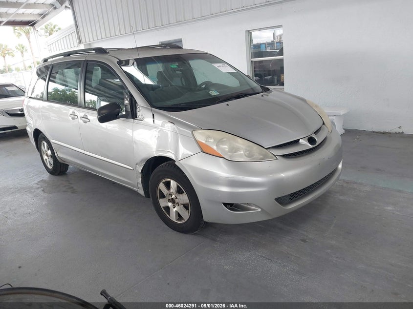 2007 TOYOTA SIENNA auction photo 1