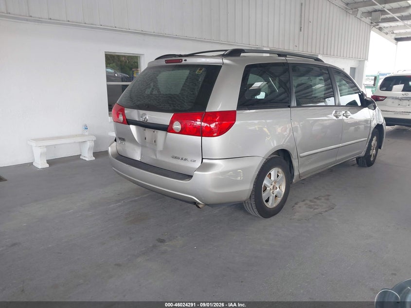 2007 TOYOTA SIENNA auction photo 4