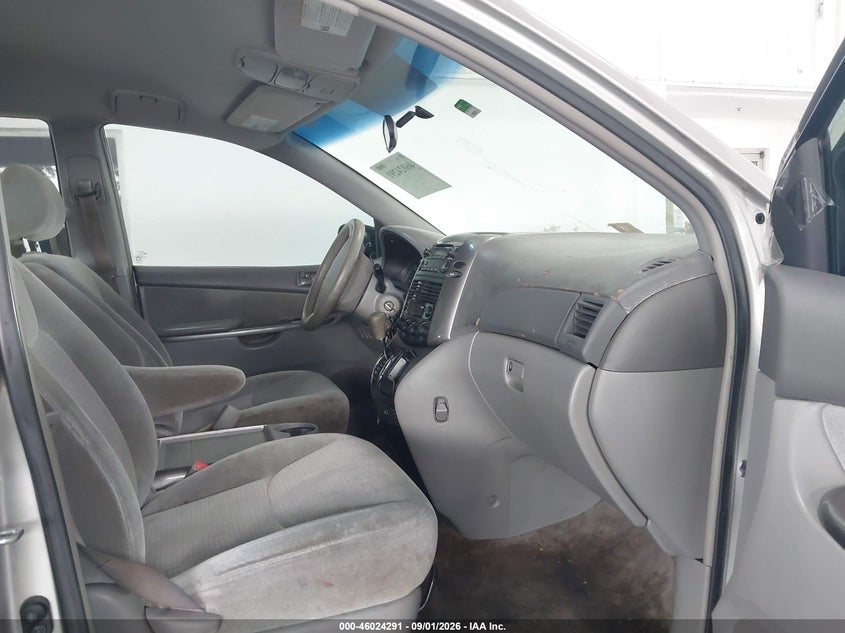 2007 TOYOTA SIENNA auction photo 5