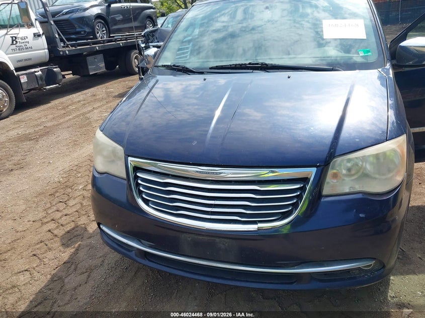 2013 CHRYSLER TOWN & COUNTRY auction photo 6