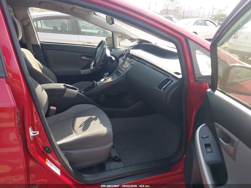 2013 TOYOTA PRIUS auction photo 5