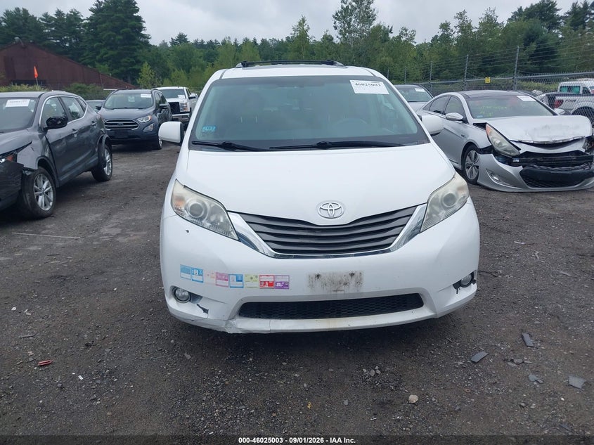 2011 TOYOTA SIENNA auction photo 6