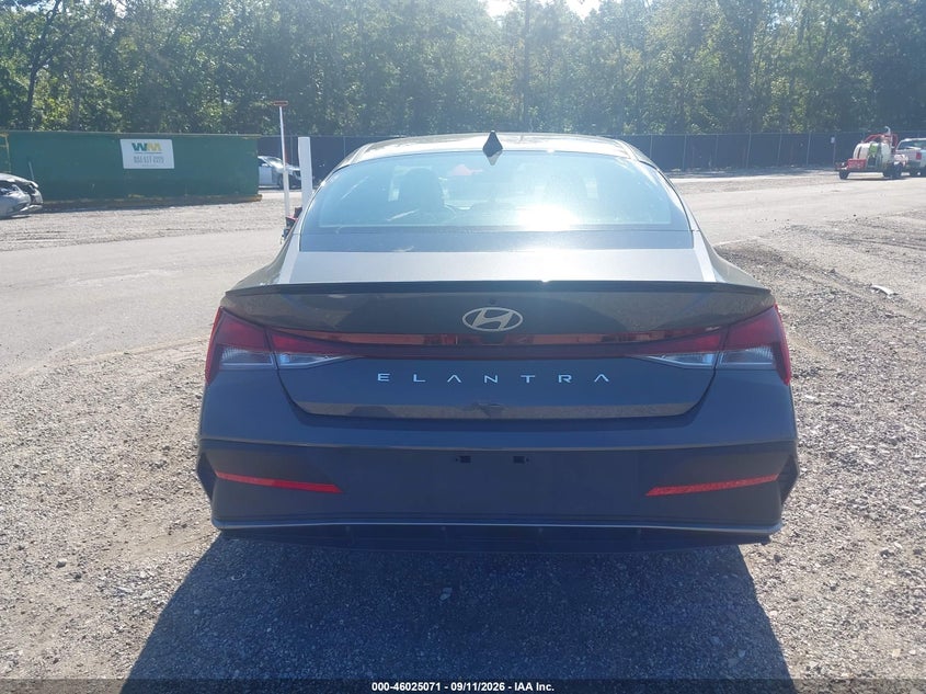 2026 Hyundai Elantra (VIN: KMHLM4DG2TU225562)