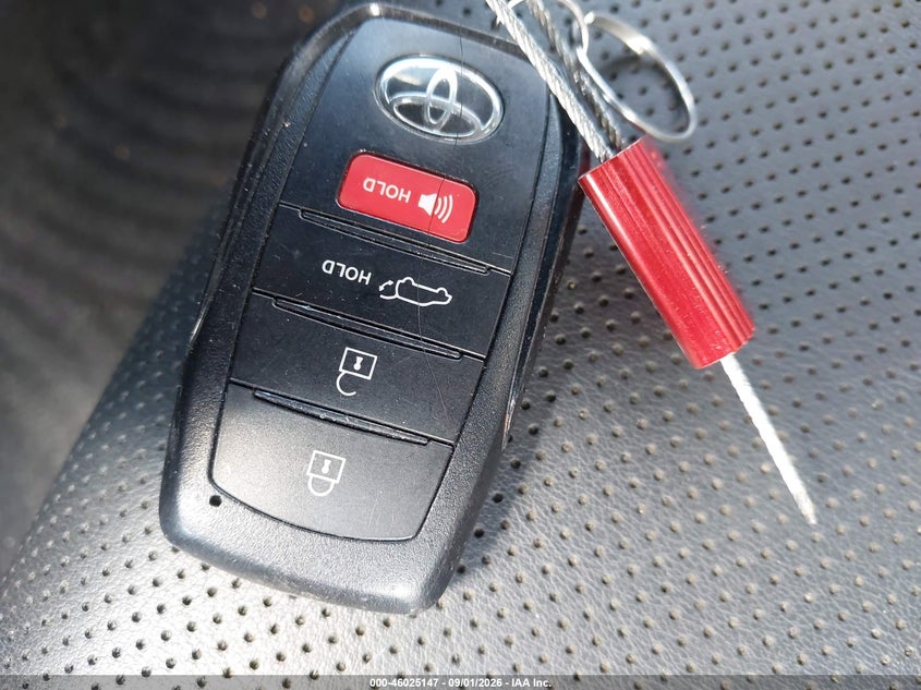 TOYOTA PRIUS - zdjęcie 11