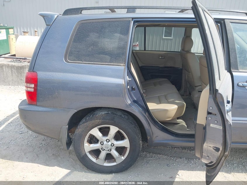 2002 TOYOTA HIGHLANDER auction photo 8