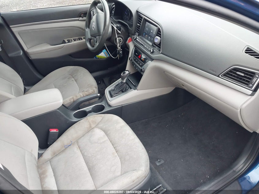2017 HYUNDAI ELANTRA auction photo 5