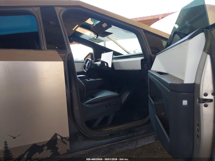 2024 TESLA CYBERTRUCK auction photo 5