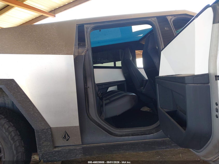2024 TESLA CYBERTRUCK auction photo 8