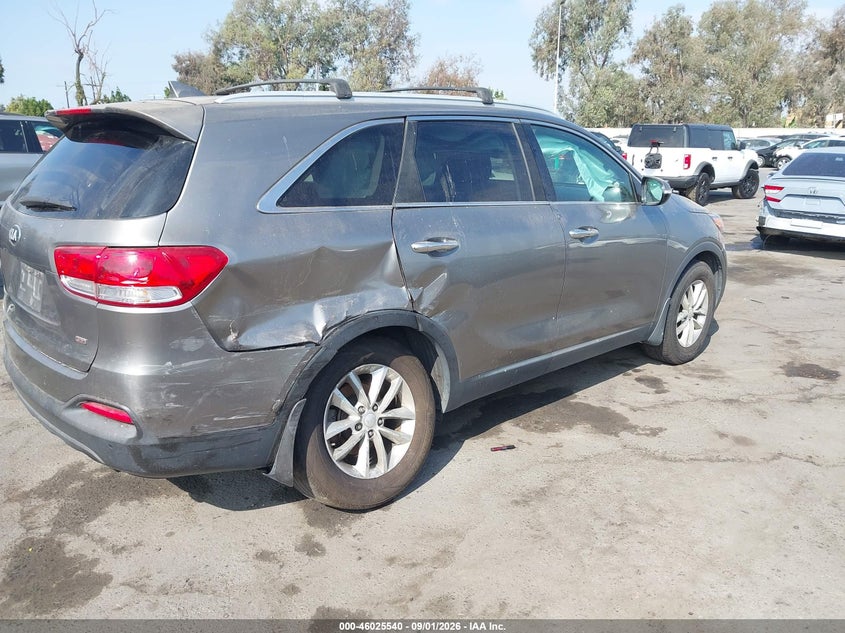 2016 KIA SORENTO auction photo 4