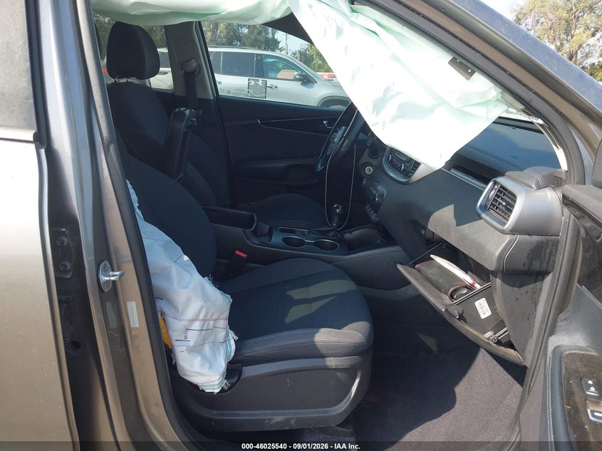 2016 KIA SORENTO auction photo 5