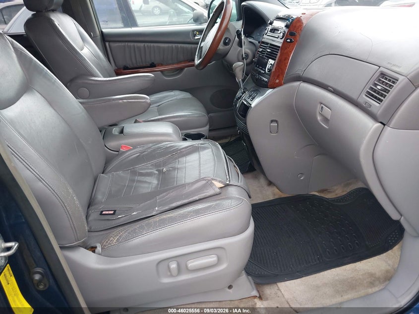 2005 TOYOTA SIENNA auction photo 5