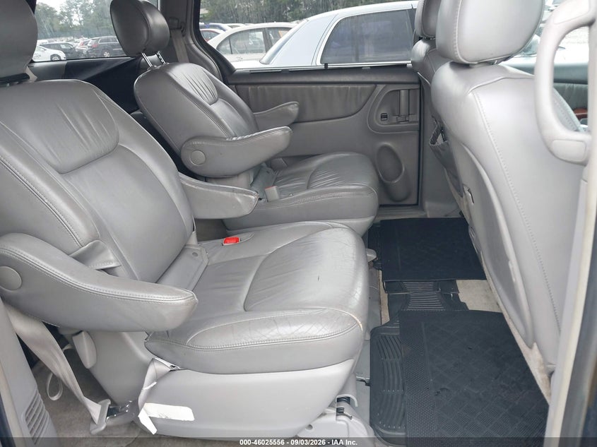 2005 TOYOTA SIENNA auction photo 8