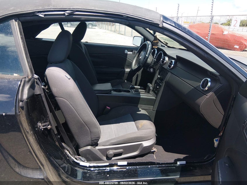 2009 FORD MUSTANG auction photo 5