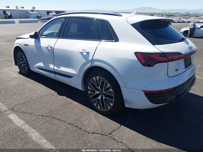 Vin: wa15aage1rb025933, lot: 46525440, audi q8 e-tron premium plus quattro 20243