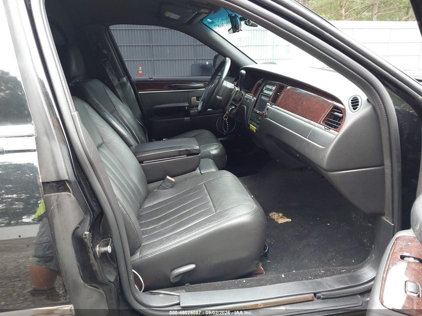 2006 LINCOLN TOWN CAR auction photo 5