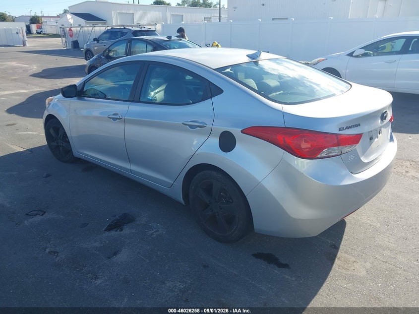 2013 HYUNDAI ELANTRA auction photo 3