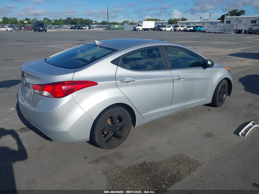 2013 HYUNDAI ELANTRA auction photo 4