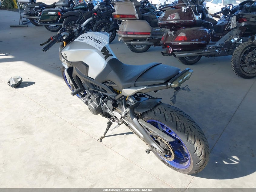 YAMAHA FZ09 2015