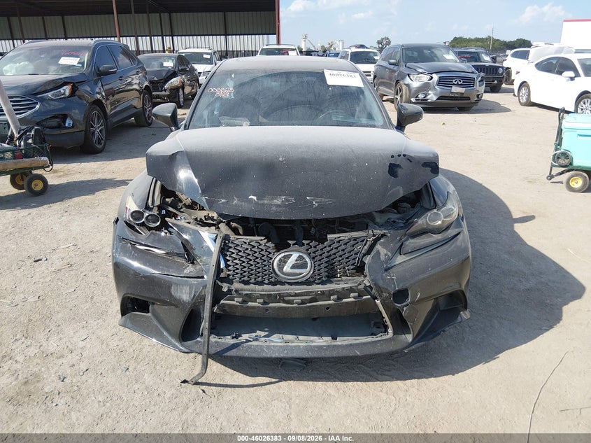 2016 LEXUS IS 200T · Фото 12