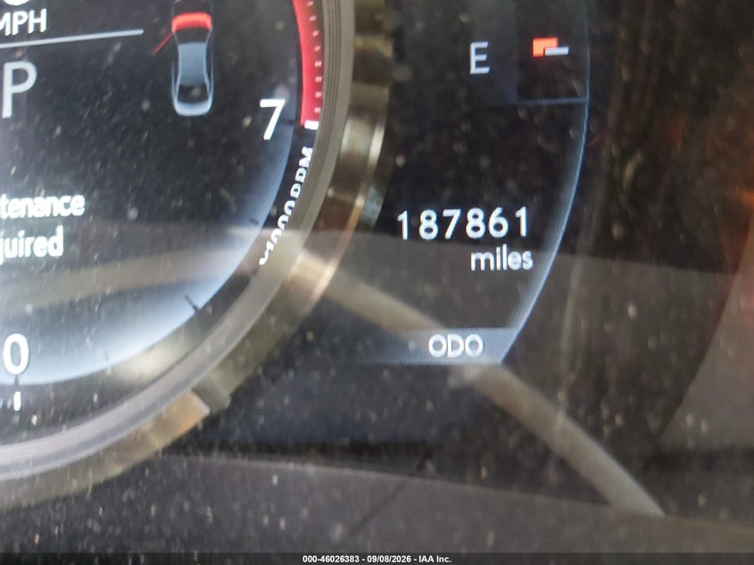 2016 LEXUS IS 200T · Фото 15