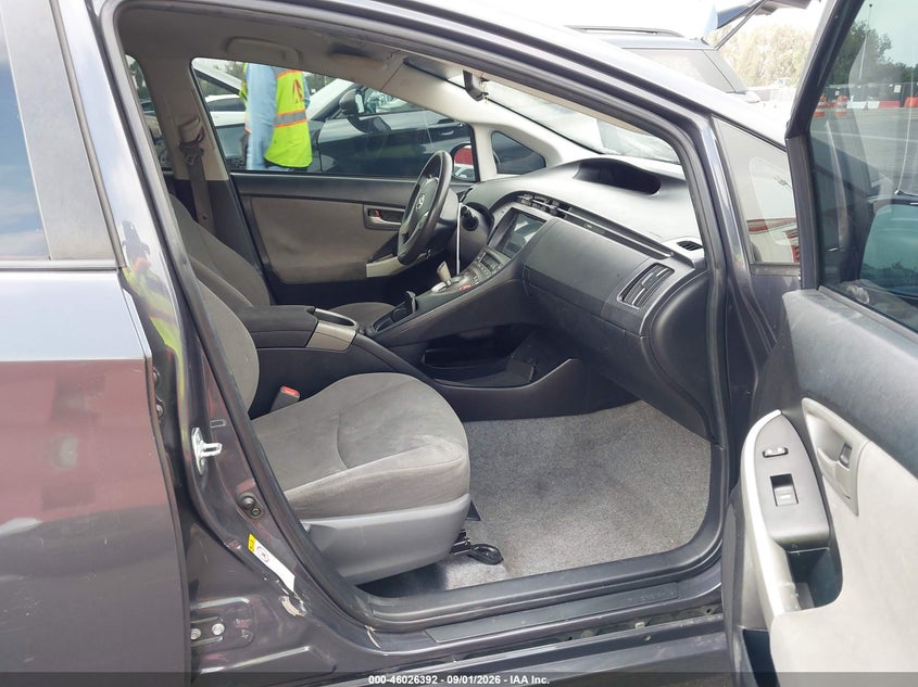 2015 TOYOTA PRIUS auction photo 5