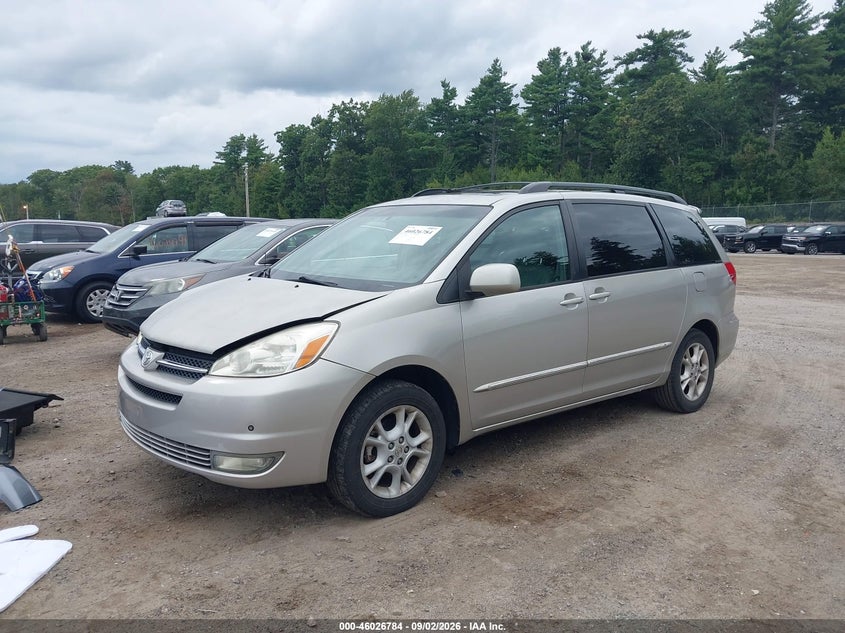 2004 TOYOTA SIENNA auction photo 2