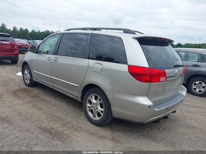 2004 TOYOTA SIENNA auction photo 3