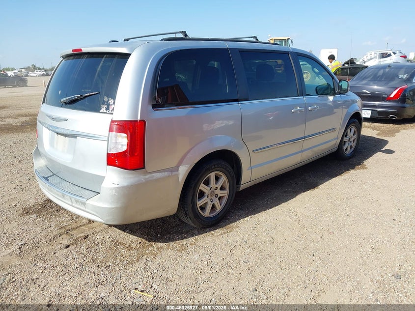 2011 CHRYSLER TOWN & COUNTRY auction photo 4