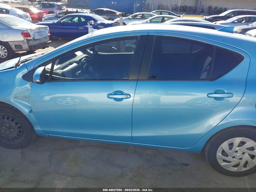 TOYOTA PRIUS C - zdjęcie 14