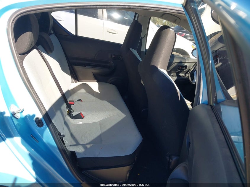 TOYOTA PRIUS C - zdjęcie 8