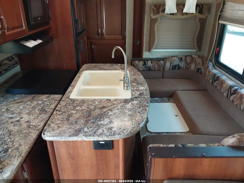 2015 FOREST RIVER TRACER auction photo 5