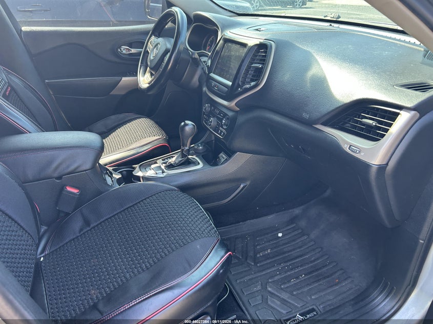 2017 JEEP CHEROKEE auction photo 5