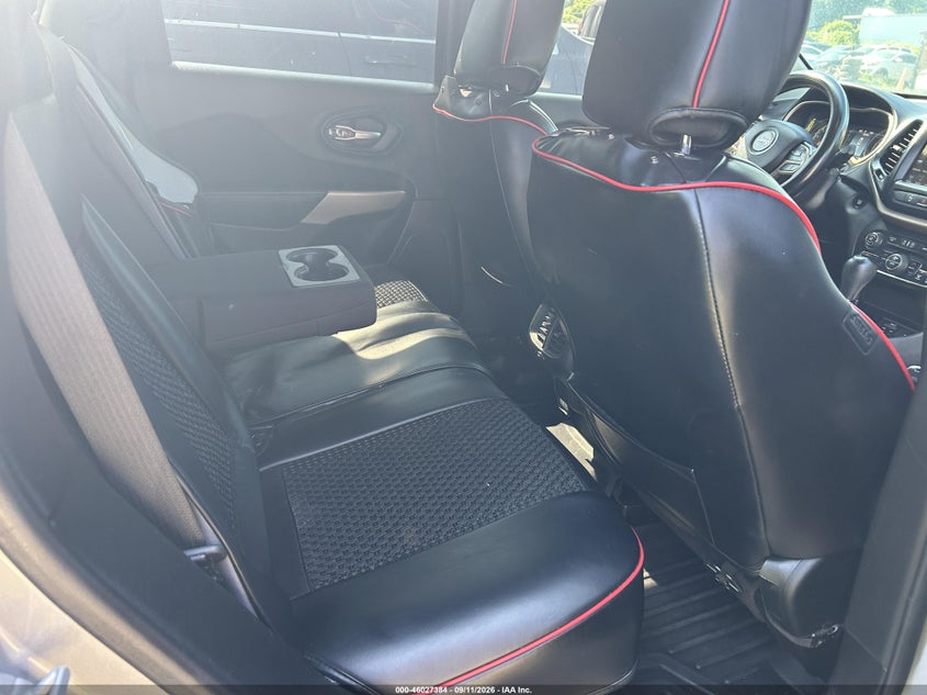 2017 JEEP CHEROKEE auction photo 8
