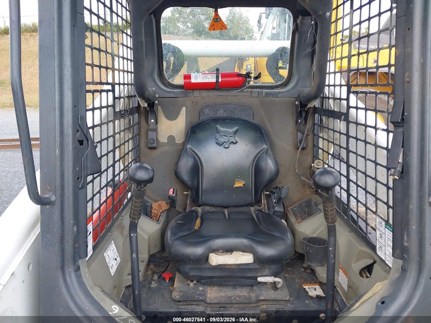 2017 BOBCAT T650 SKID STEER auction photo 5