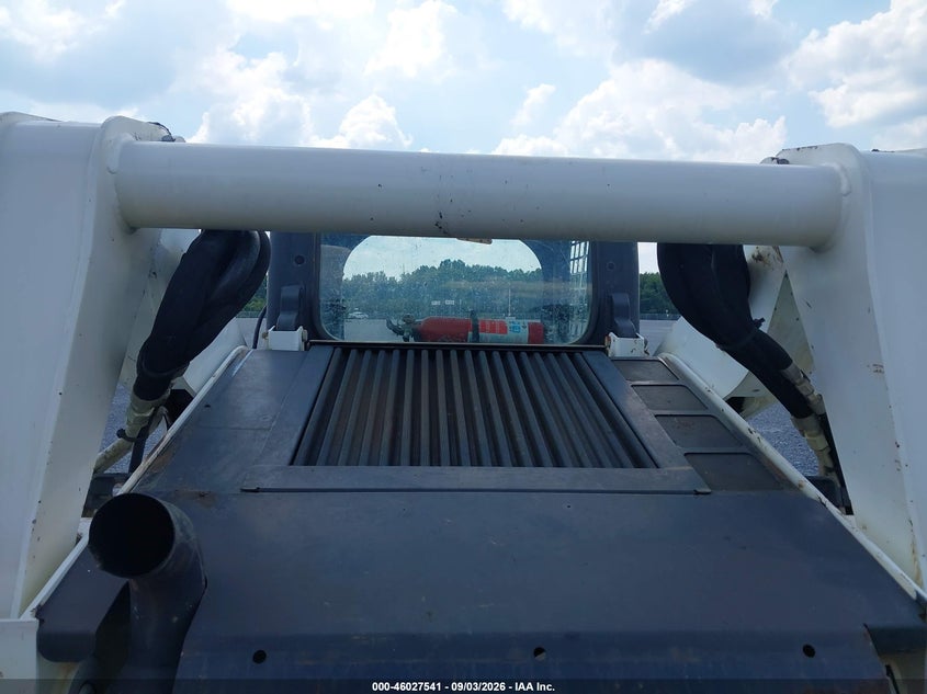 2017 BOBCAT T650 SKID STEER auction photo 8