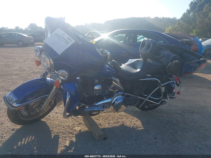HARLEY-DAVIDSON FLHTCU 2009