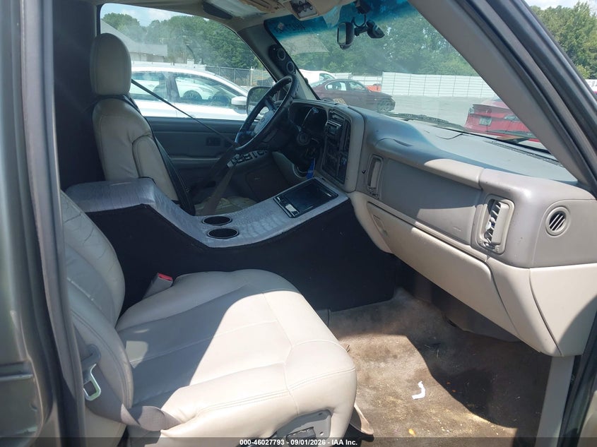 2001 CHEVROLET SUBURBAN 1500 auction photo 5