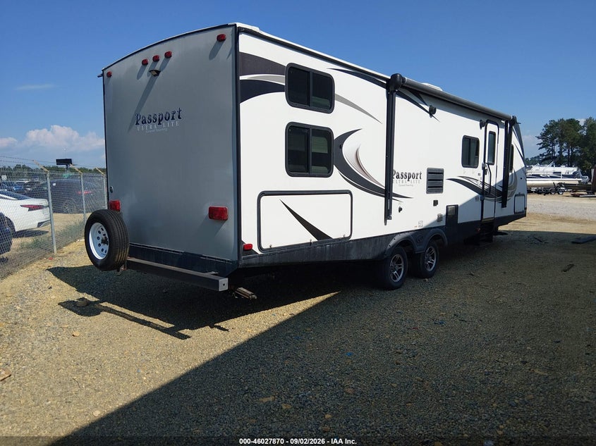 2017 KEYSTONE 2920BH auction photo 4