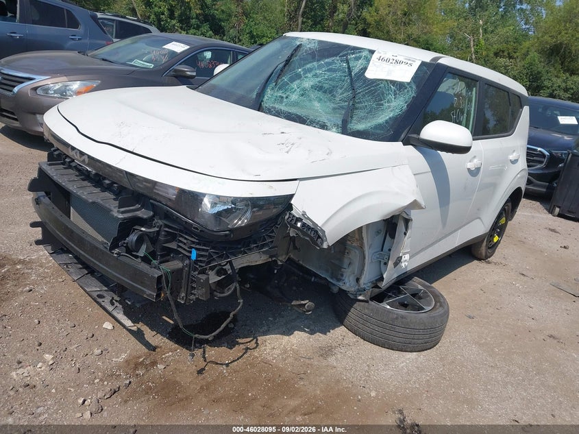 2025 Kia Soul Ex, Left Front, IAAI, VIN KNDJ33AUXS7955719 — photo 2