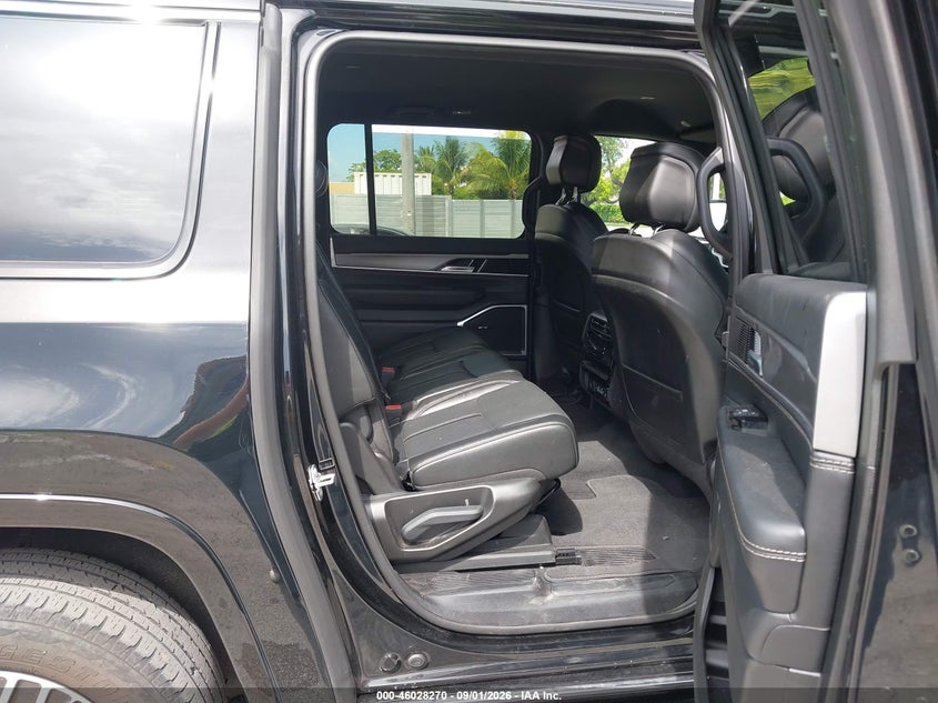 2025 JEEP WAGONEER L auction photo 8