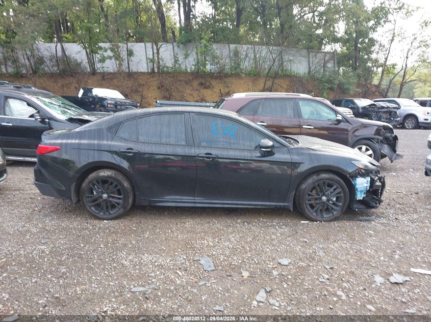 TOYOTA CAMRY - zdjęcie 13