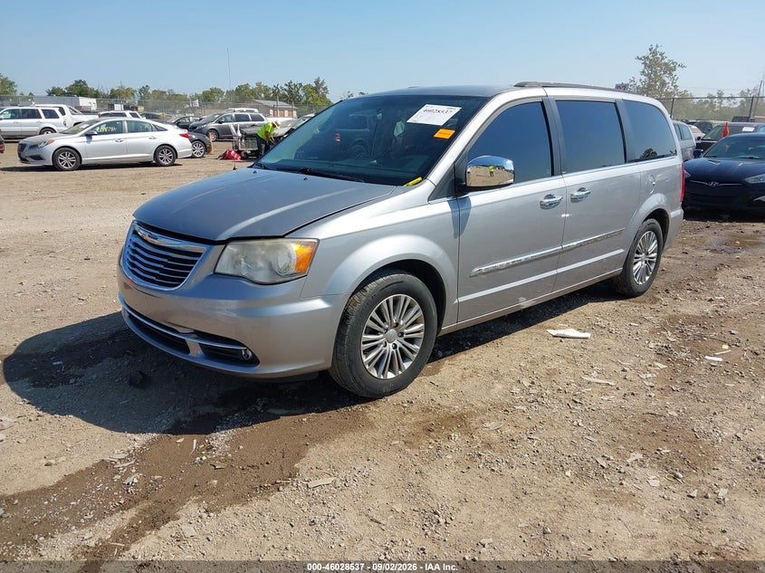 2014 CHRYSLER TOWN & COUNTRY auction photo 2